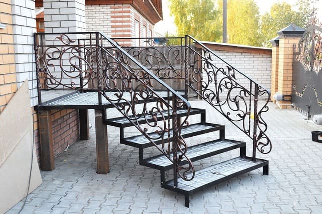 кованые и сварные лестницы Яхрома
